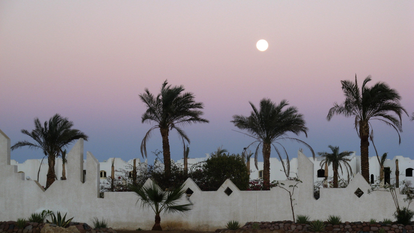Постройки у побережья на курорте Шарм эль Шейх, Египет