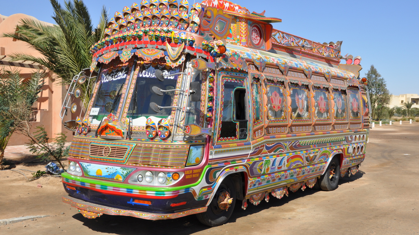 Автобус на курорте Эль Гуна, Египет