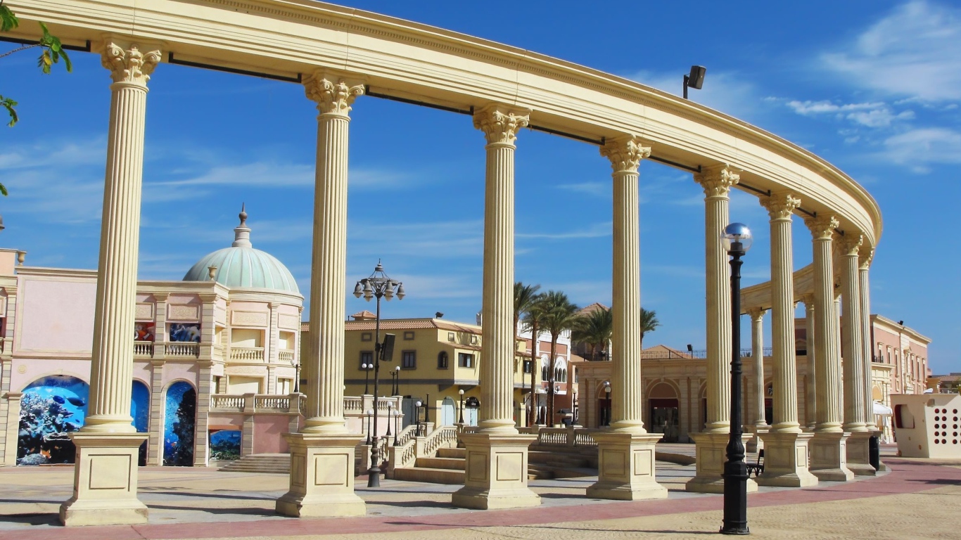 Колоннада на курорте Шарм эль Шейх, Египет