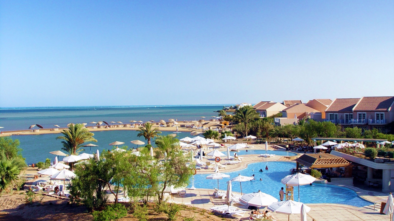 Отель на побережье на курорте Эль Гуна, Египет