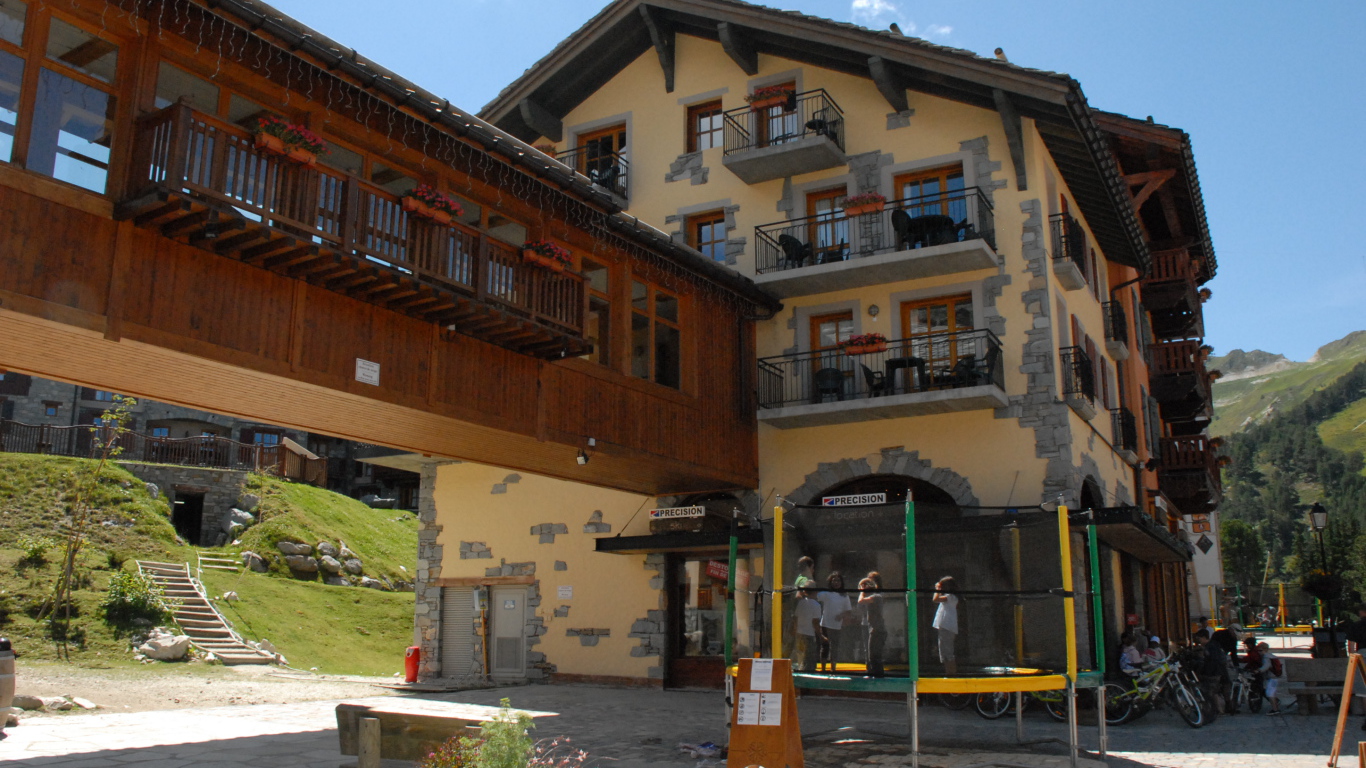 Арка на горнолыжном курорте Лез Арк, Франция