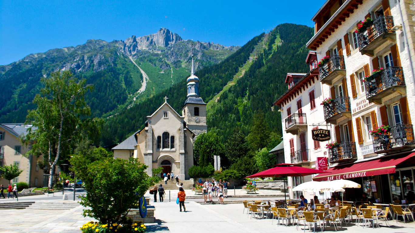 Площадь на курорте Шамони, Франция