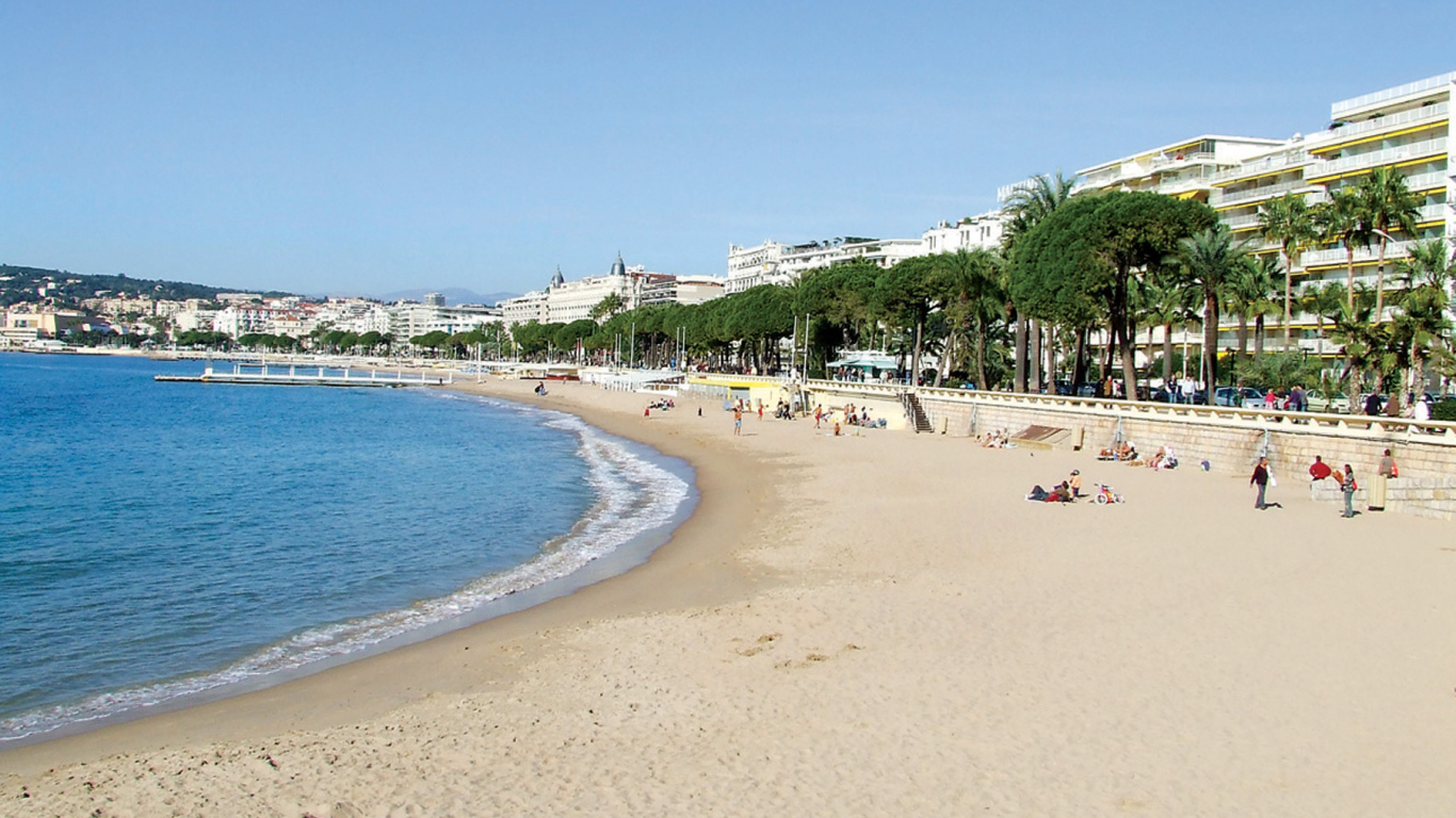 Пляж в Каннах, Франция