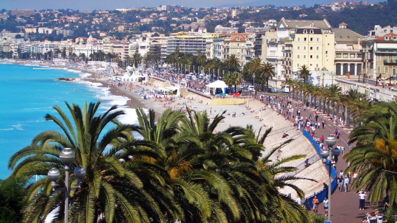 Пляж в городе Ницца, Франция