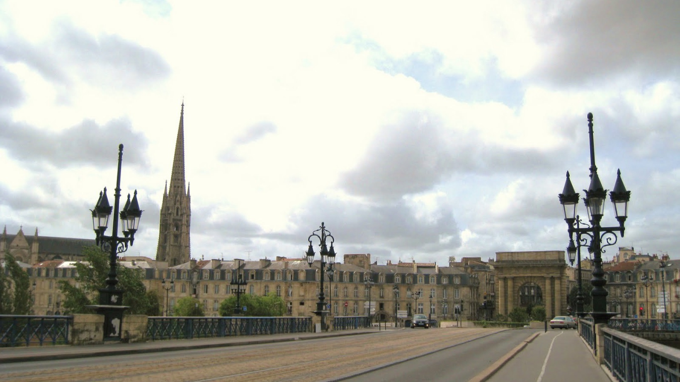 Городская улица в Бордо, Франция