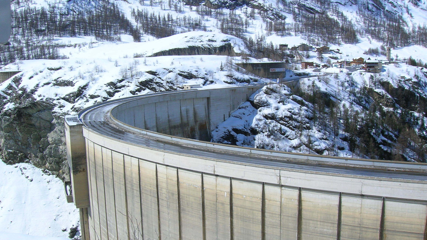 Дамба на горнолыжном курорте Тинь, Франция