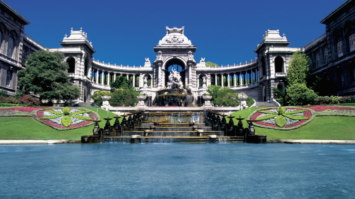 Фонтан в городе Марсель, Франция