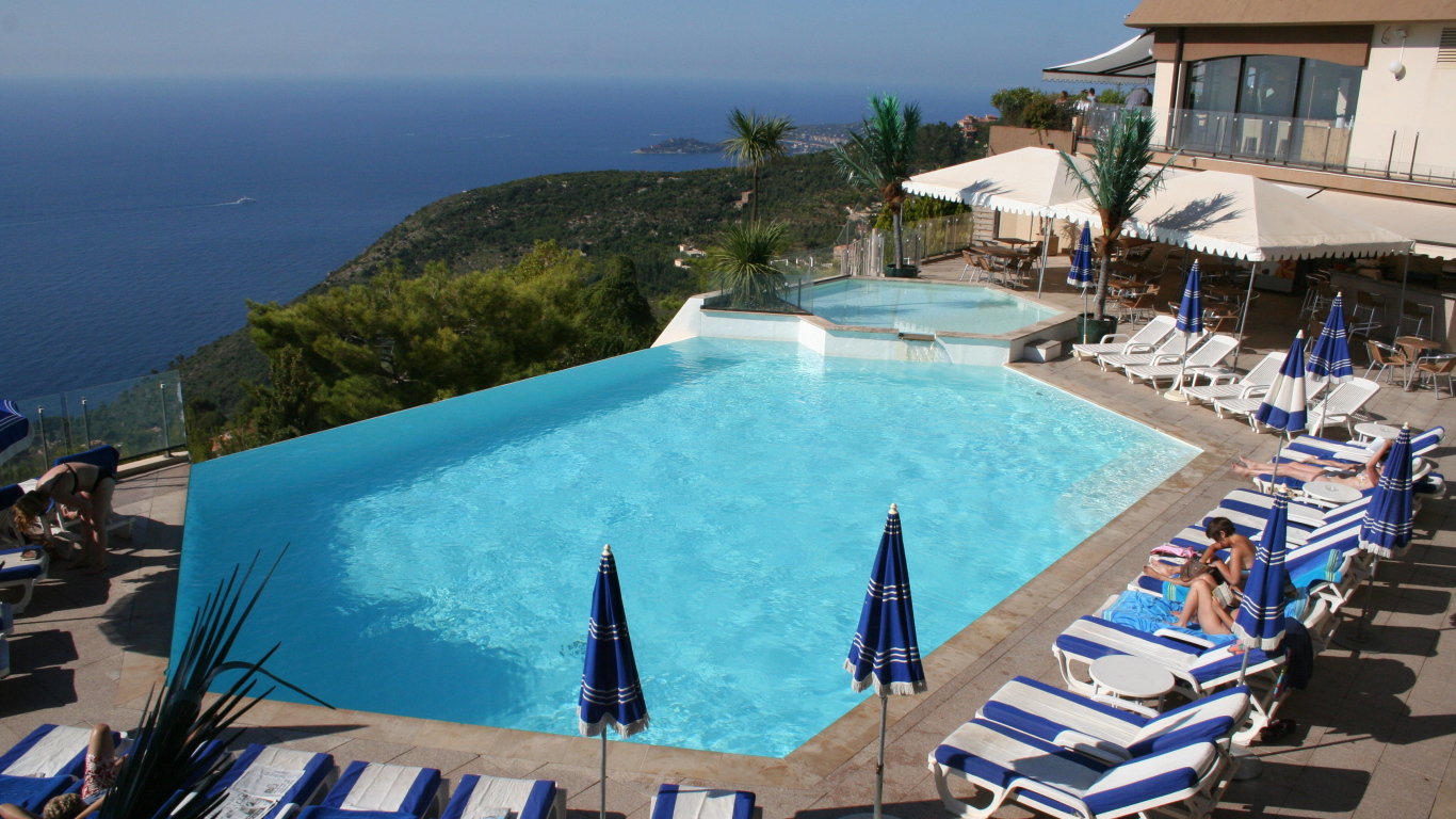 Отель на побережье на курорте Эз, Франция