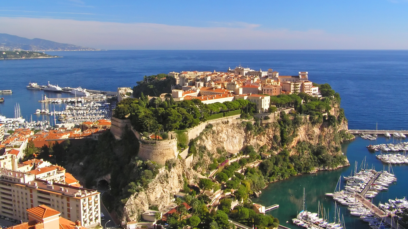 Дома на скале в Монако