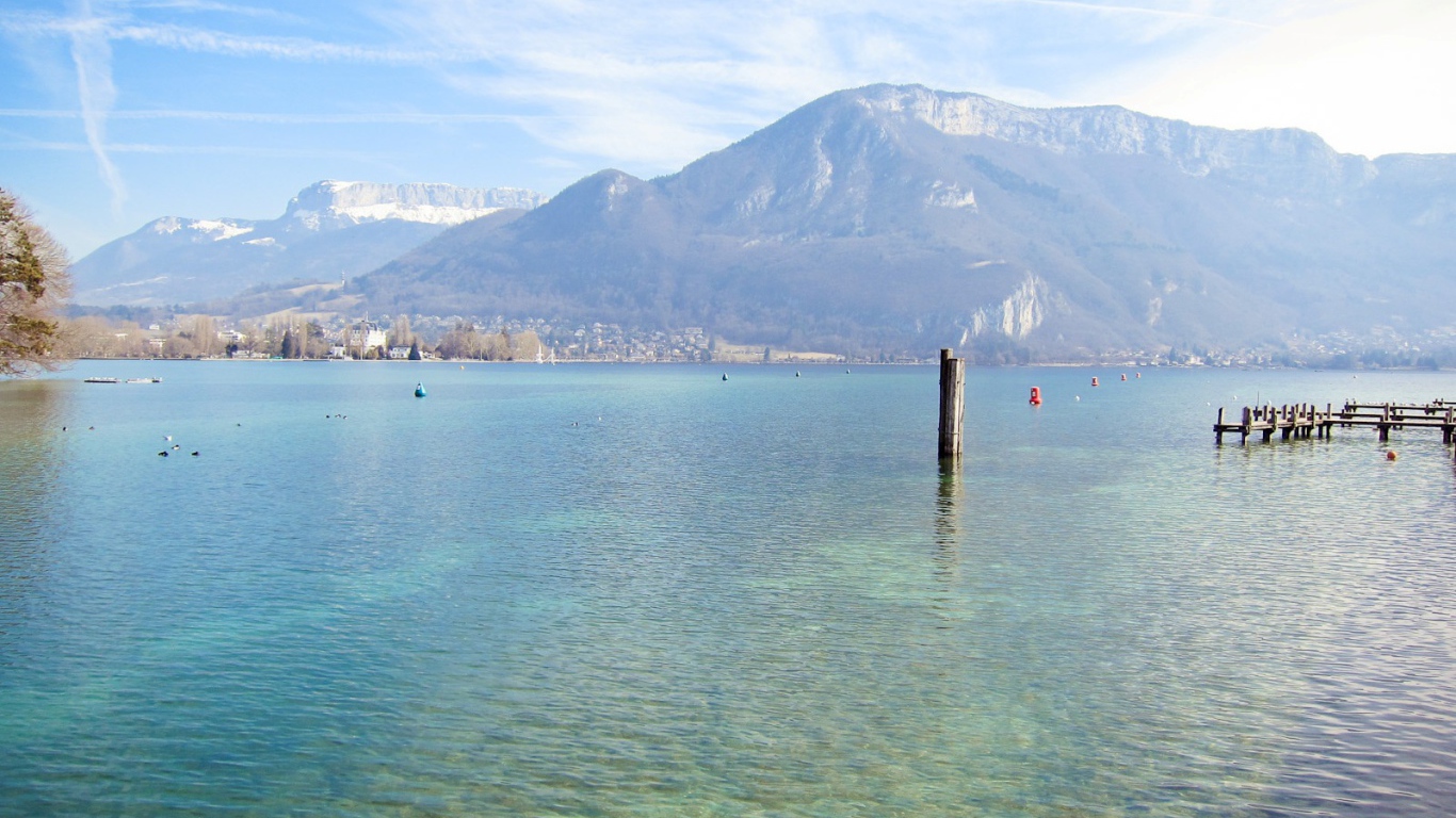 Озеро в городе Аннеси, Франция