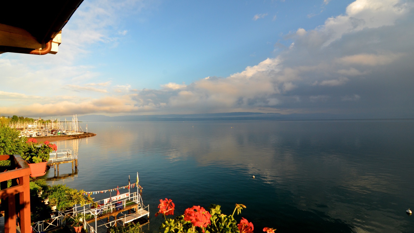 Озеро на курорте Эвиан, Франция