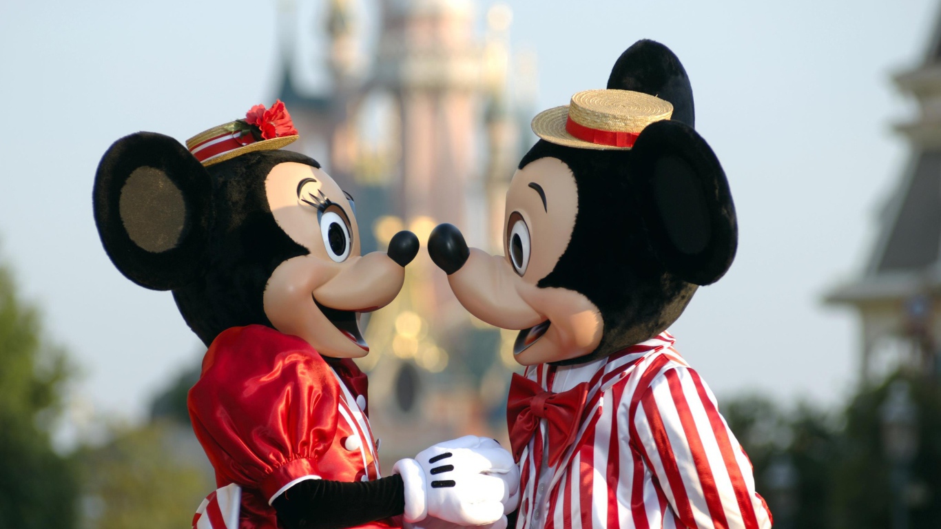 Микки и Мини в Диснейленде, Франция