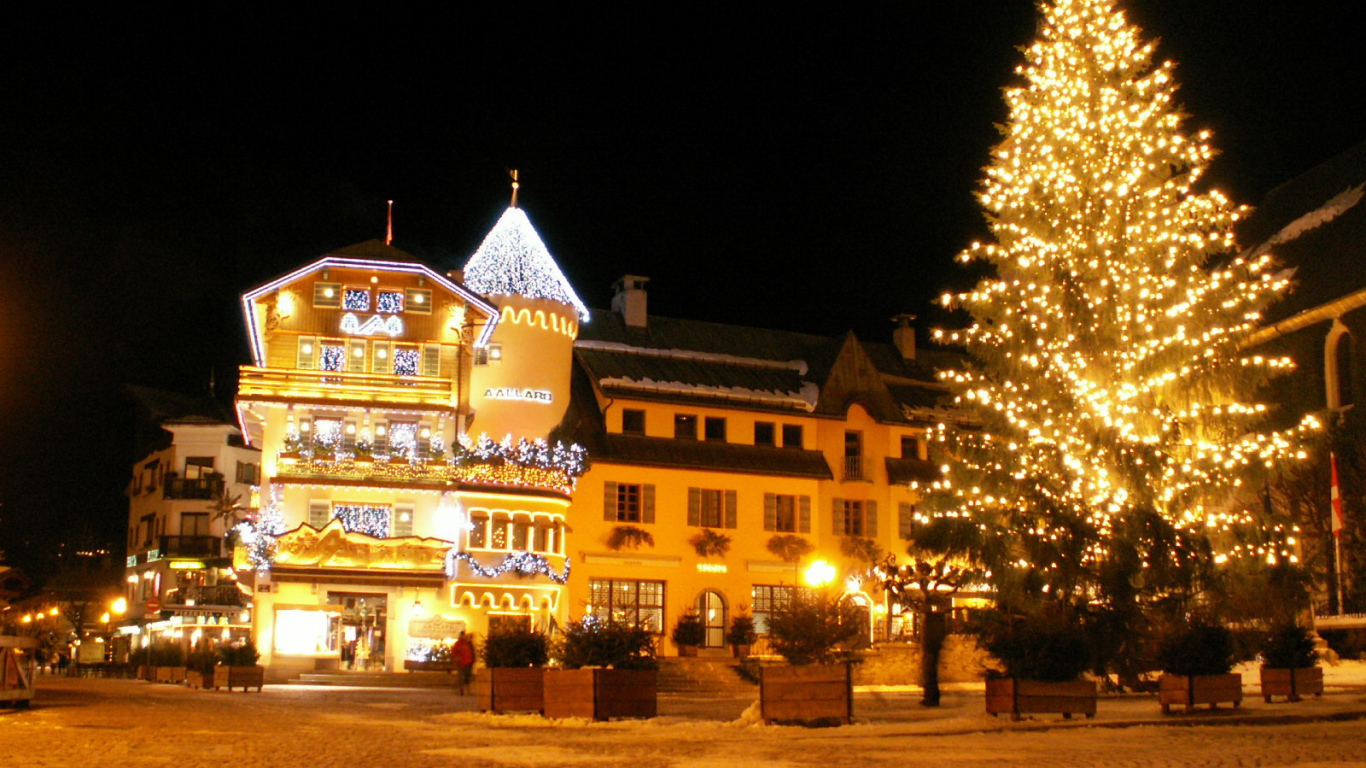 Ночное сияние на горнолыжном курорте Межев, Франция