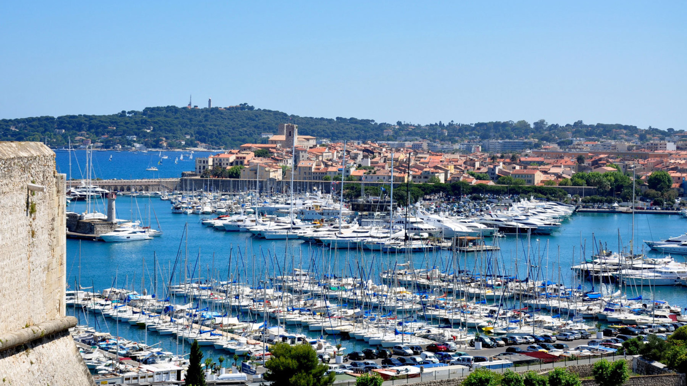 Порт на курорте Антибы, Франция