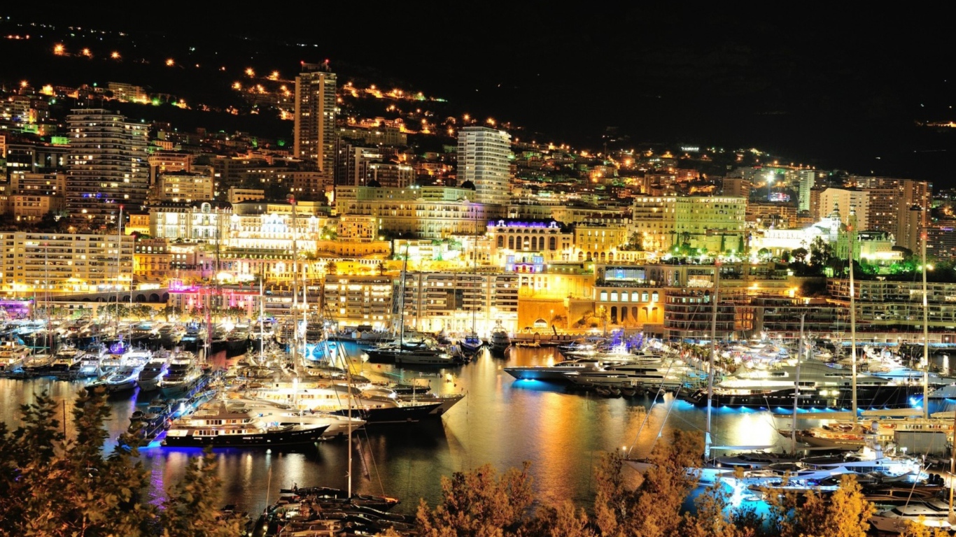 Сияющий порт в Монако