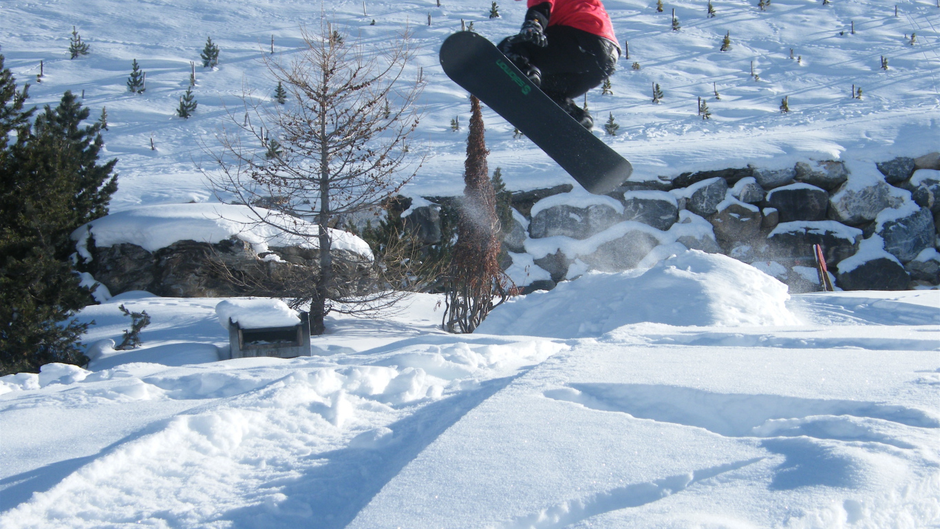 Катание на сноуборде на горнолыжном курорте Тинь, Франция