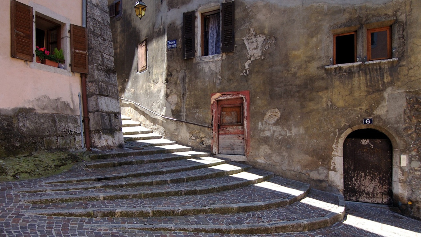 Лестница в городе Аннеси, Франция