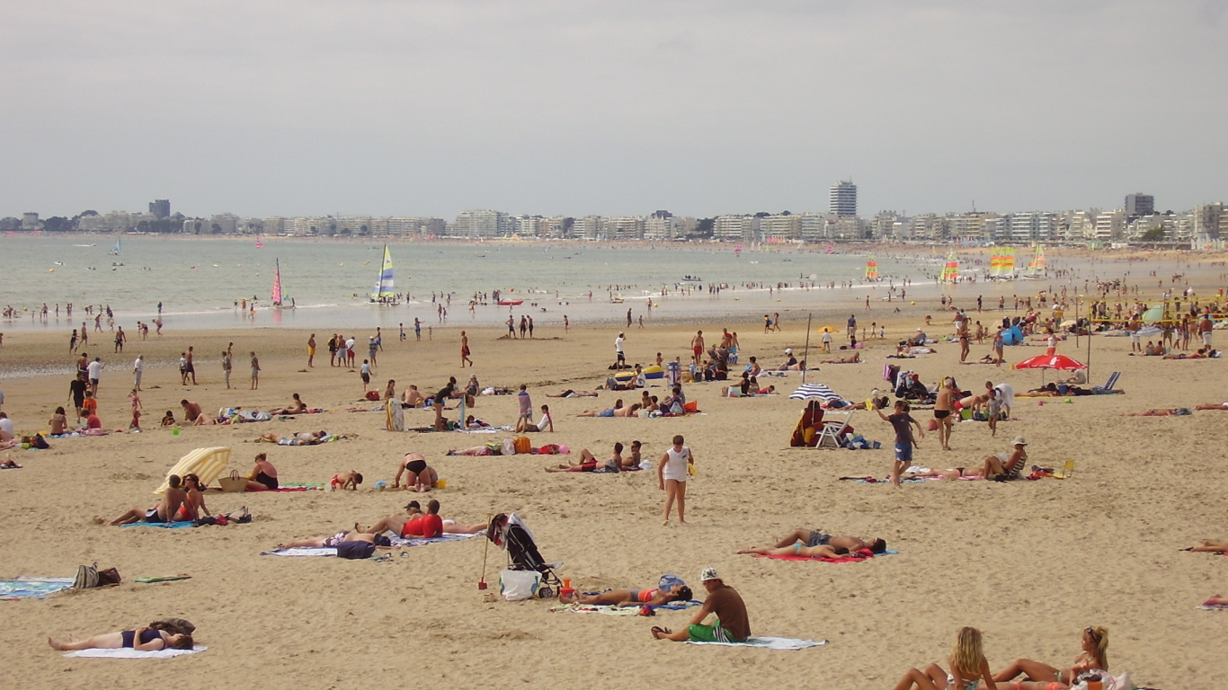 Пляж на курорте Ла Боль, Франция