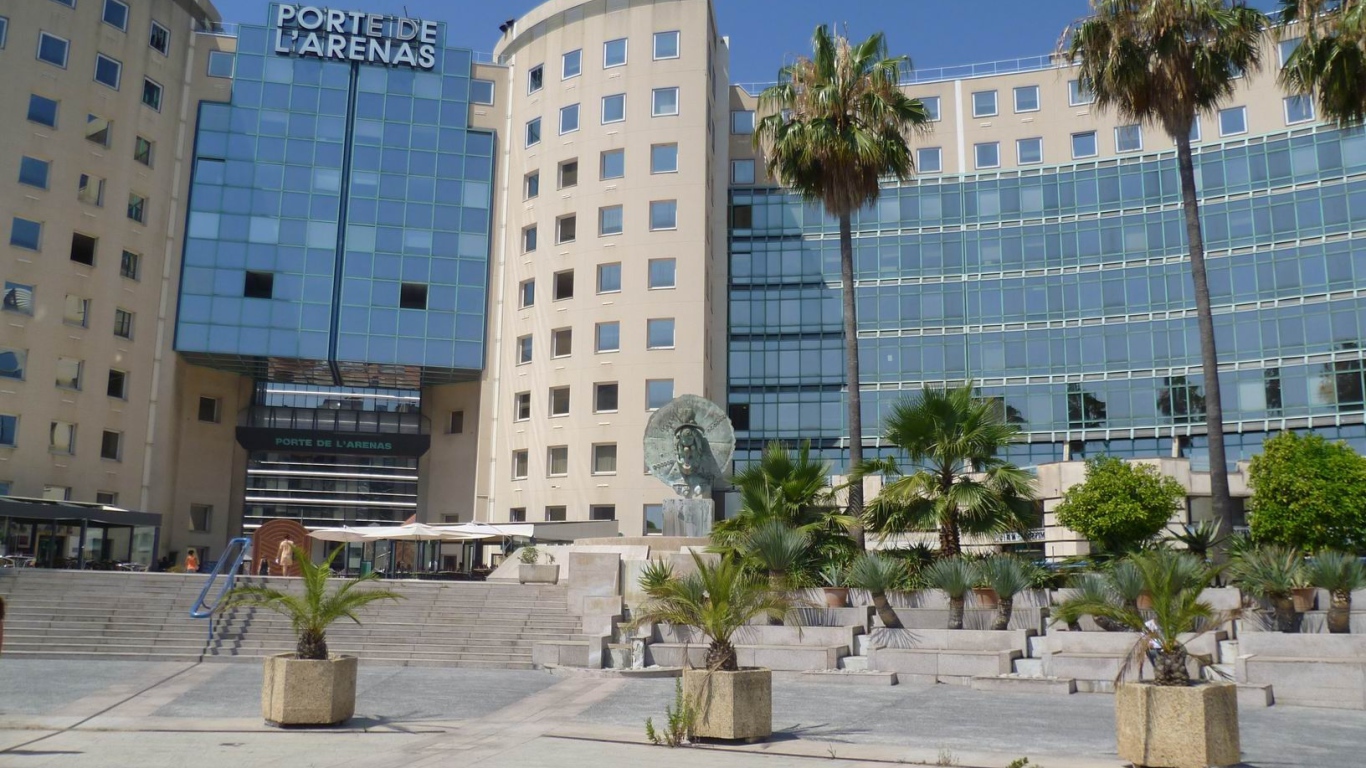 Отель на набережной в городе Ницца, Франция