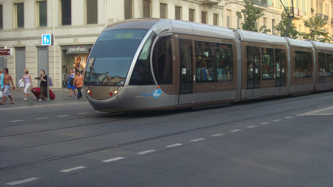 Трамвай в городе Ницца, Франция