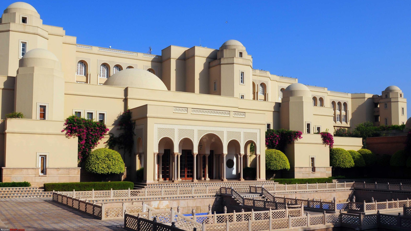 Красивая архитектура в Агре