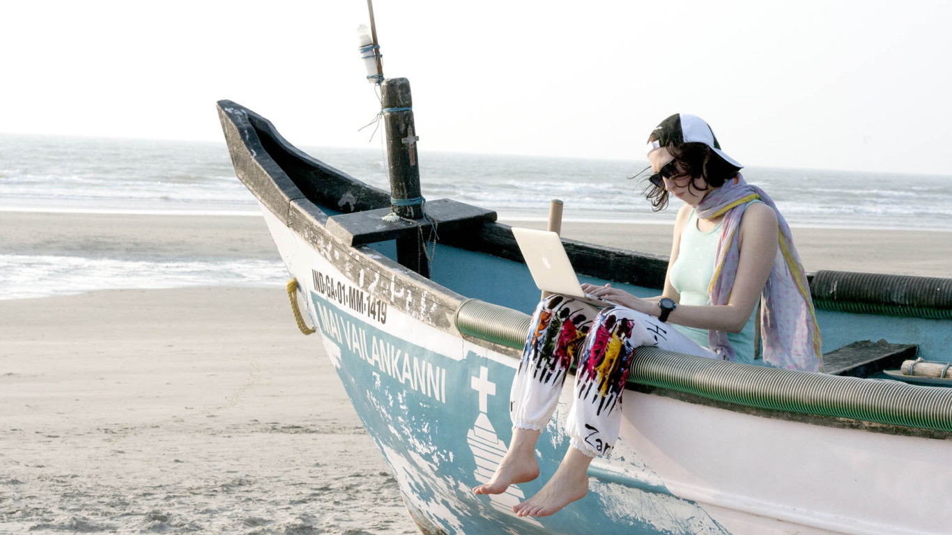 Девушка в лодке в Ашвеме