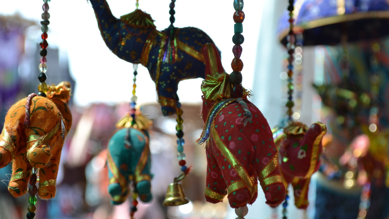 Товары на рынке в Анджуне