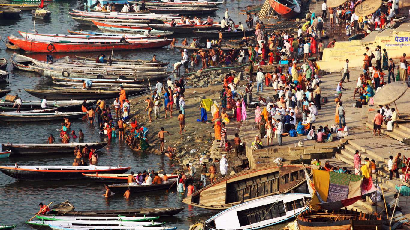 Множество лодок и берегов Варанаси
