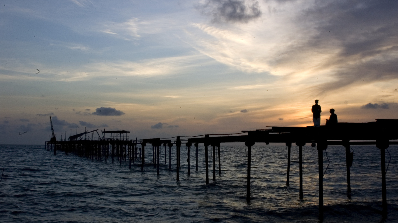 Отдых на пляже в Алапуже