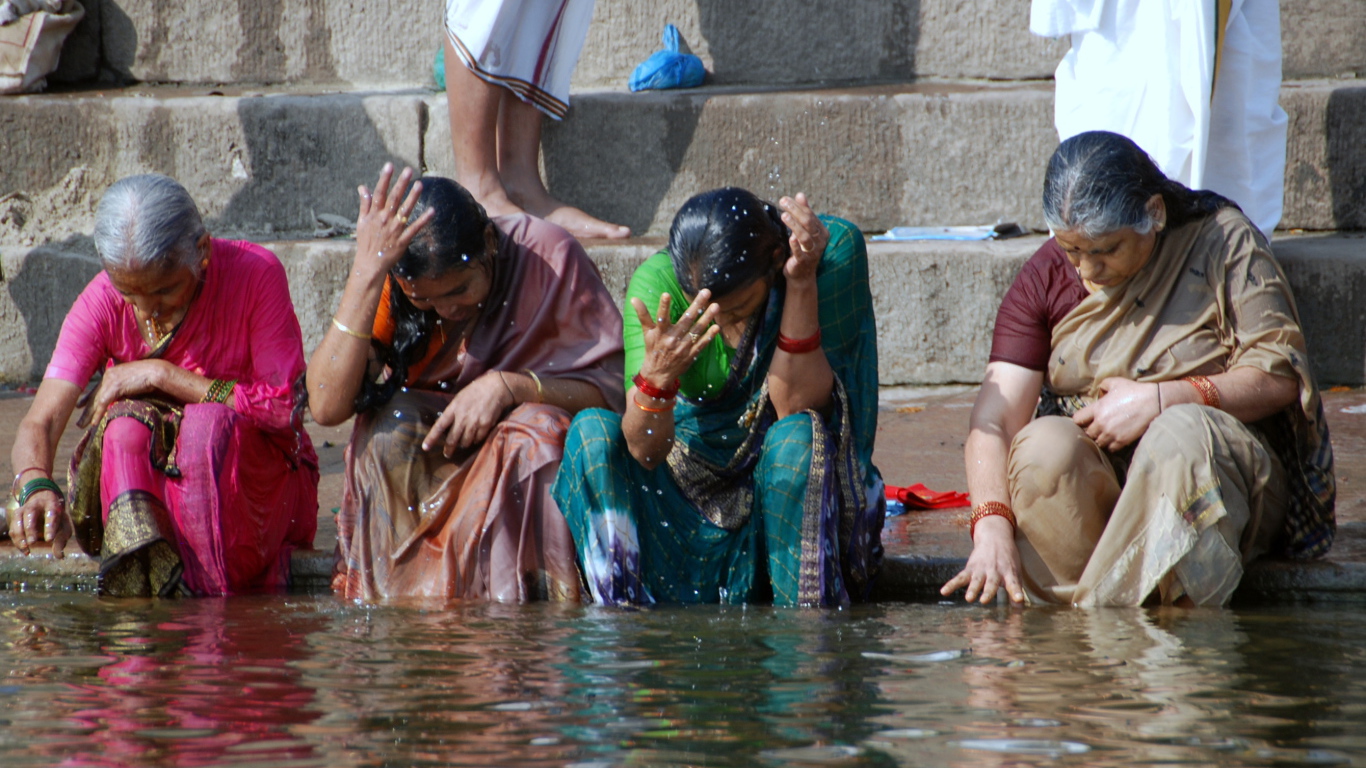 Жительницы Варанаси возле реки