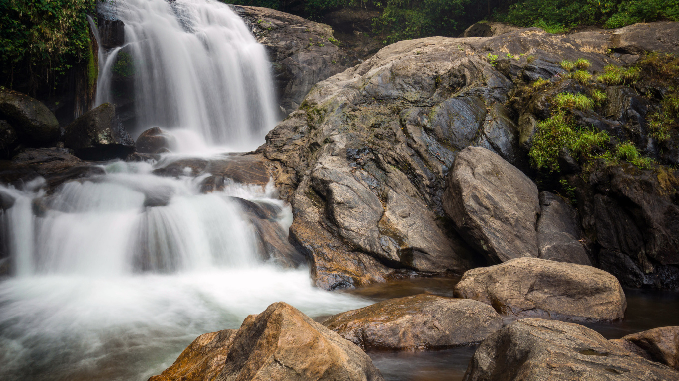 Маленькие водопады в Индии
