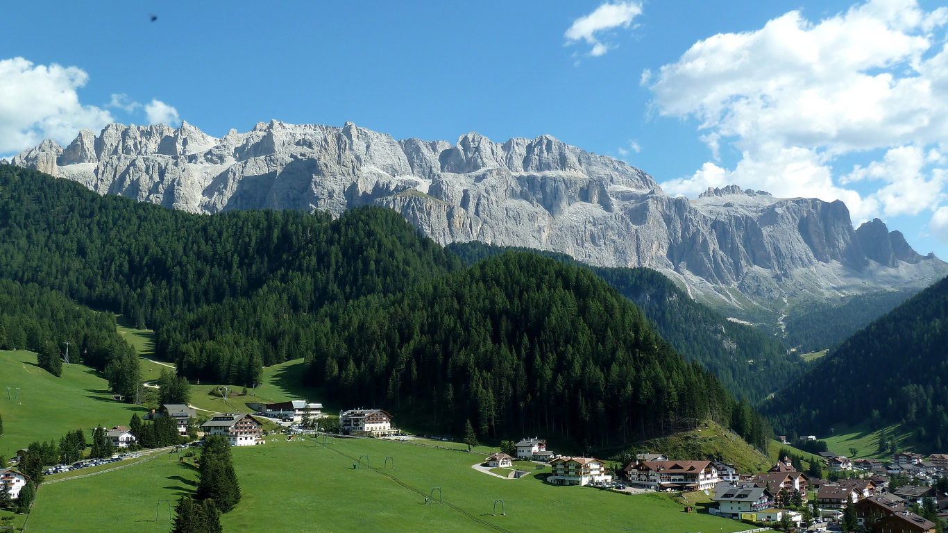 Альпы на горнолыжном курорте Валь Гардена, Италия