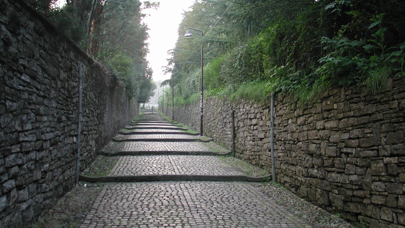 Старинная дорога в Бергамо, Италия