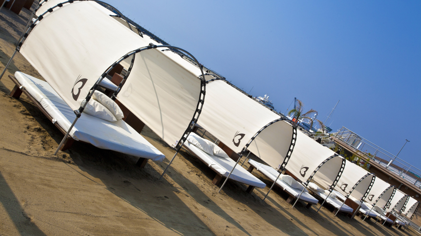 Пляж в Лоано, Италия