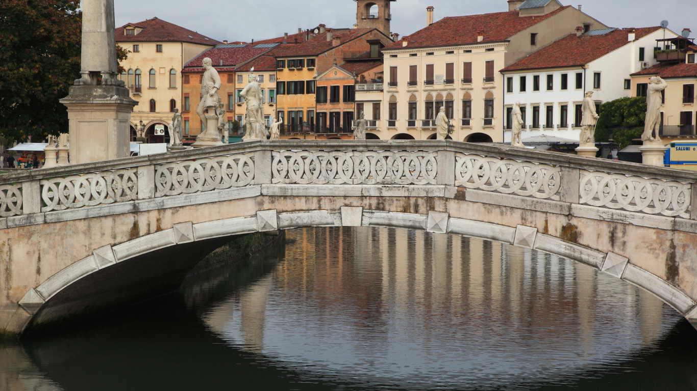Мост через канал в Падуе, Италия
