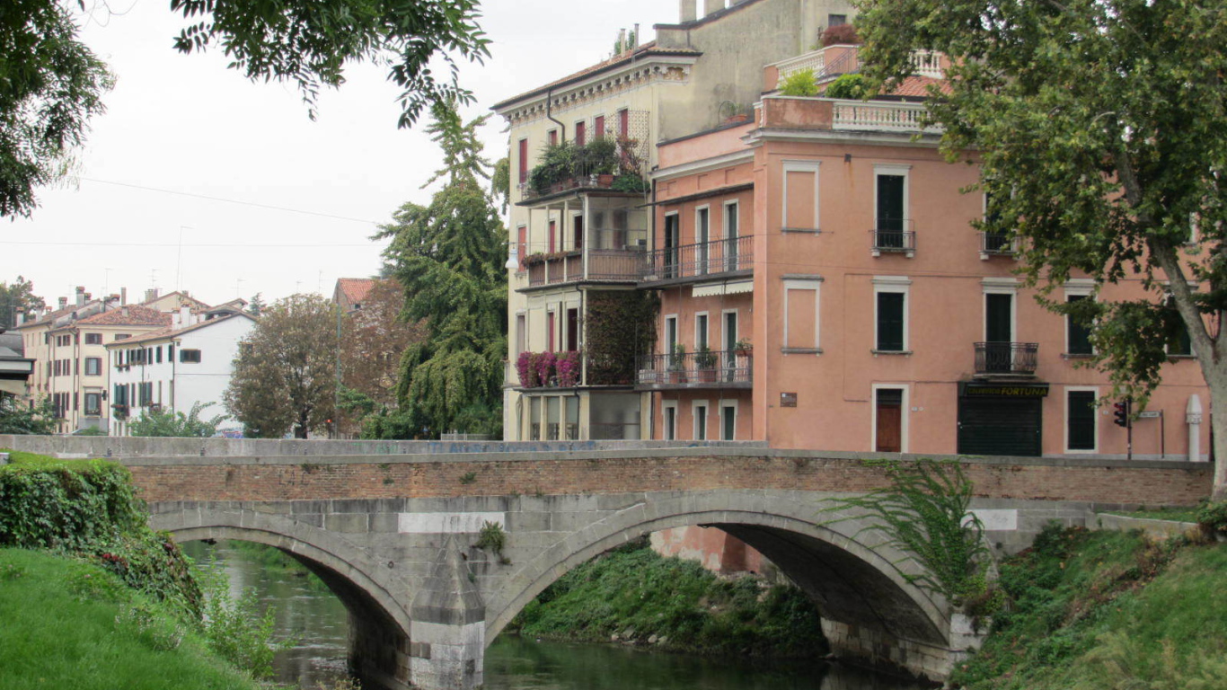 Мост через реку в Падуе, Италия