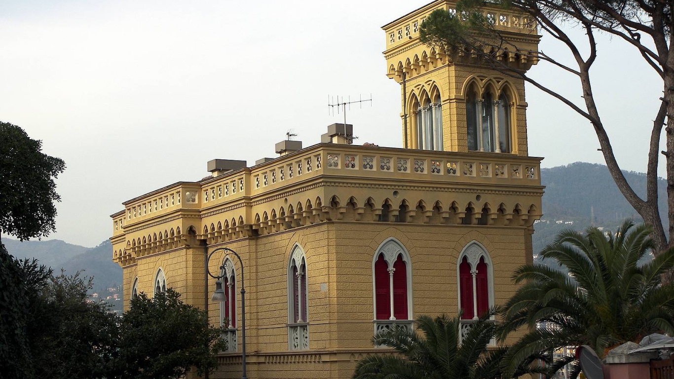 Замок на курорте Рапалло, Италия