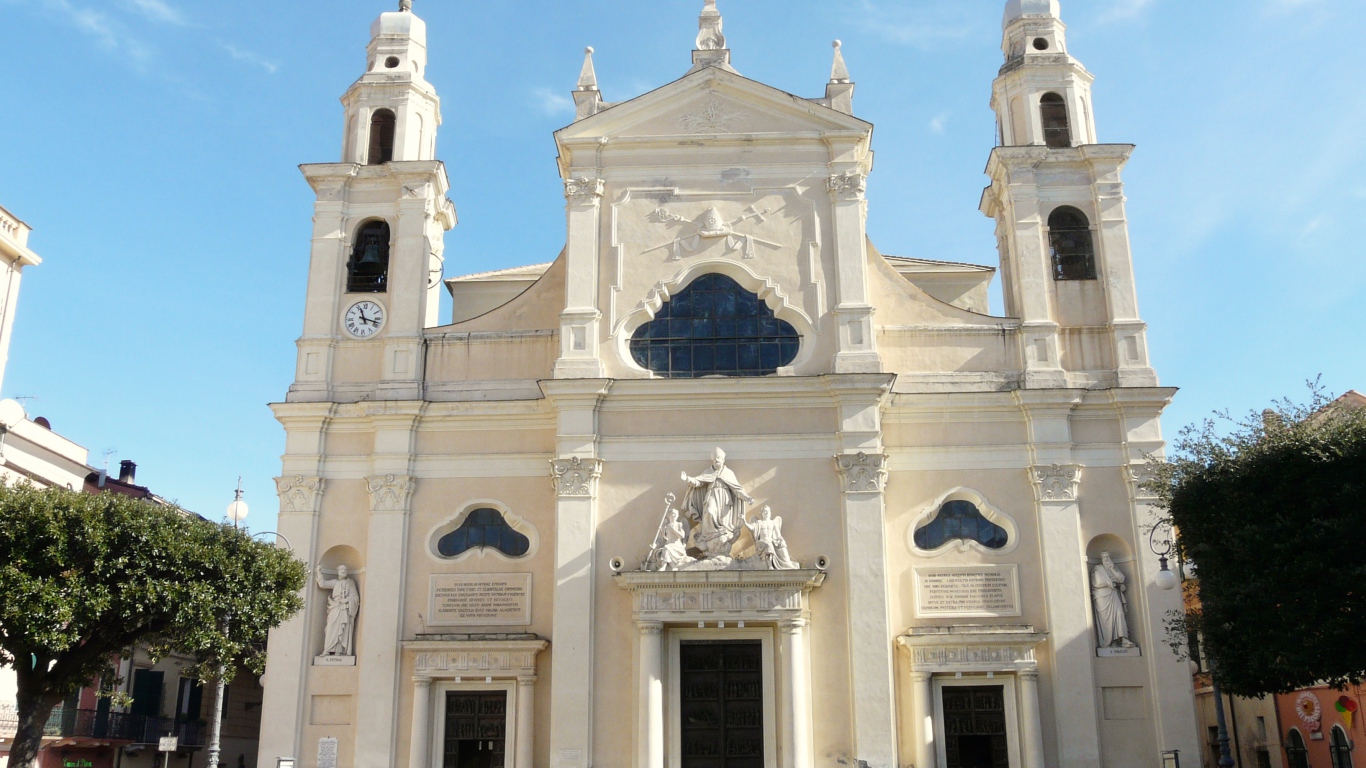 Собор на курорте в Пьетра Лигуре, Италия