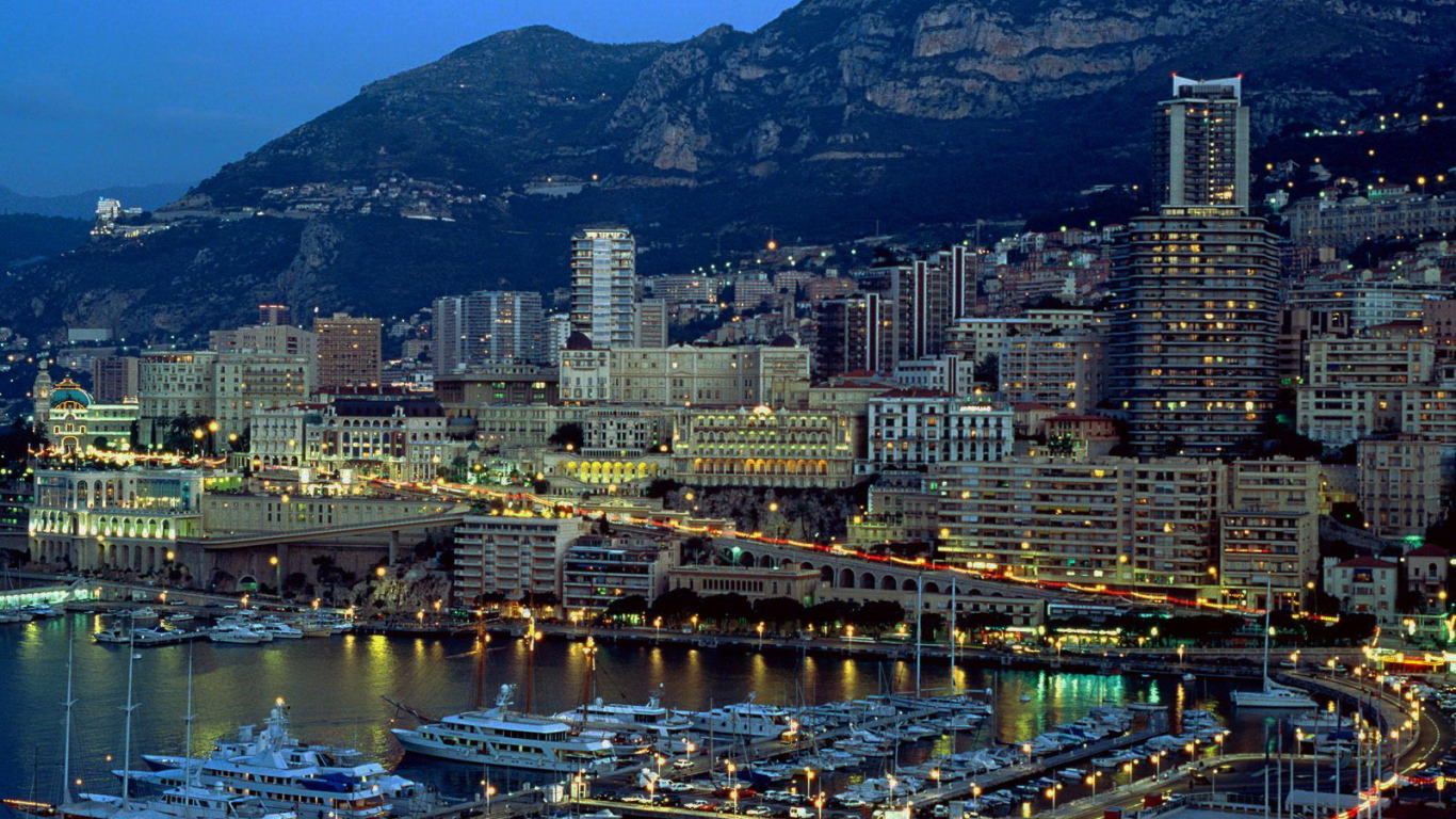 Вечерние огни в Генуе, Италия