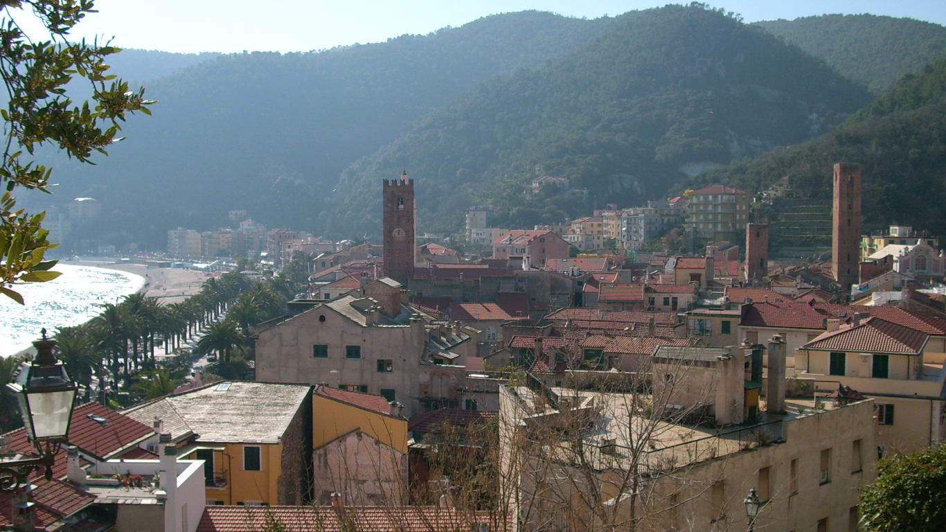 Дома на побережье на курорте Ноли, Италия