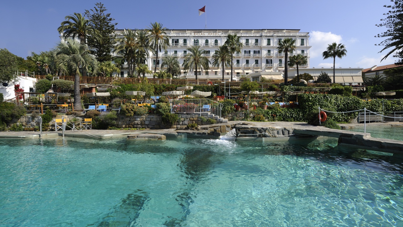 Гостиница на побережье в Сан Ремо, Италия