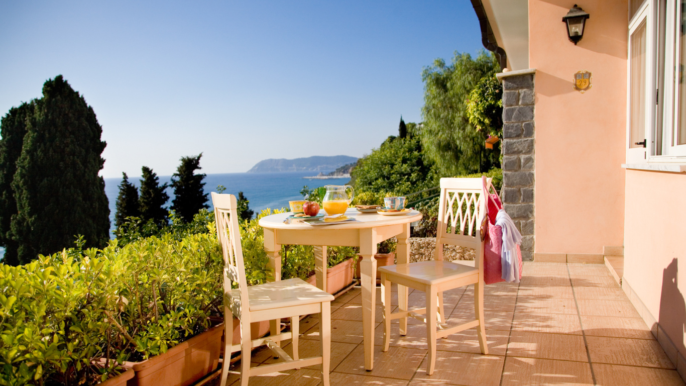 Дом с видом на море на курорте Алассио, Италия