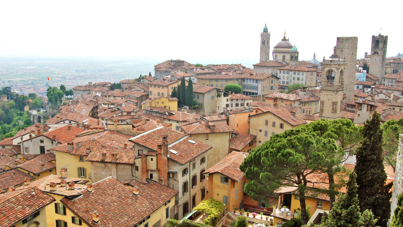 Дома на горе в Бергамо, Италия