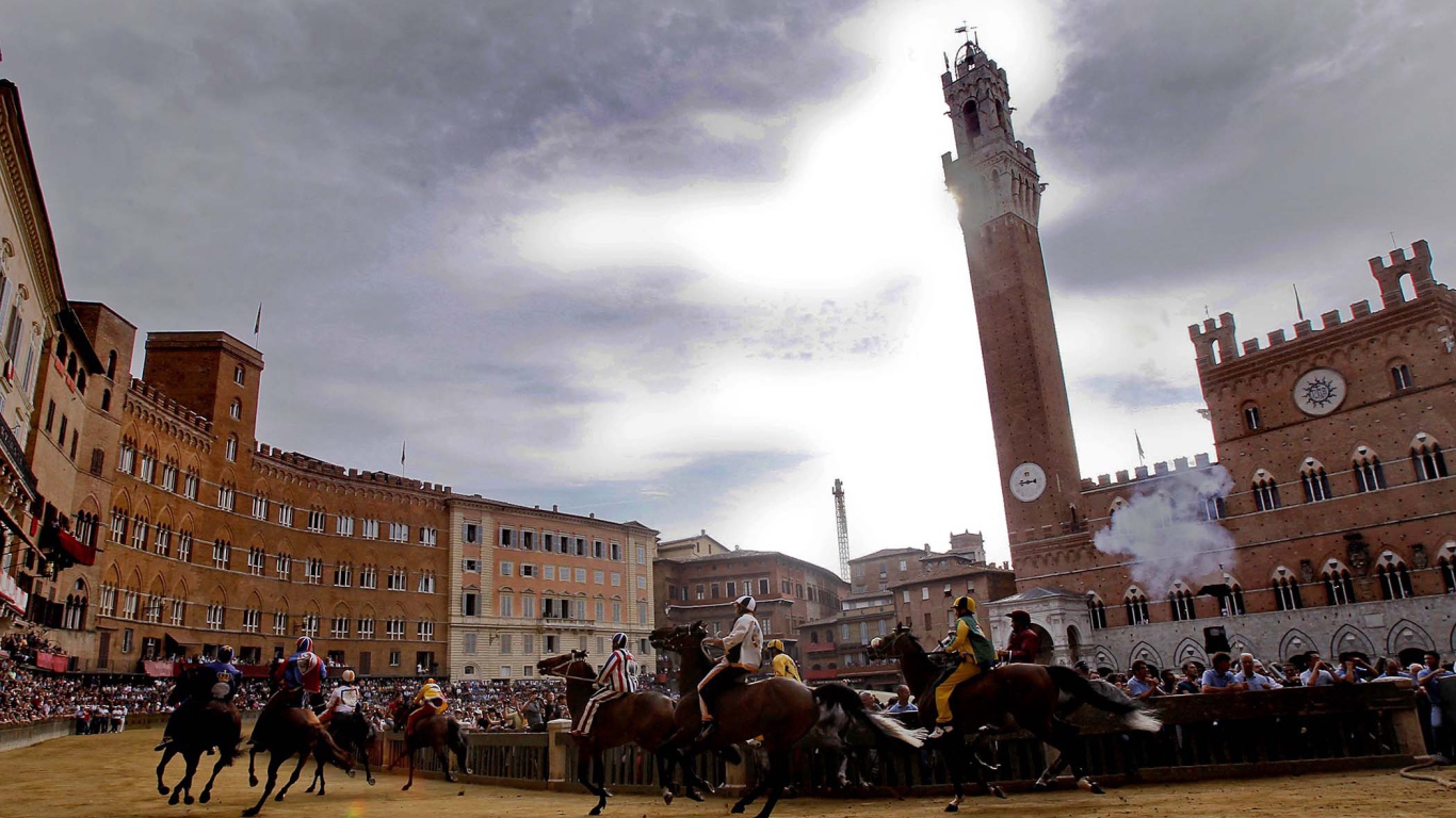 Средневековые скачки в Сиене, Италия