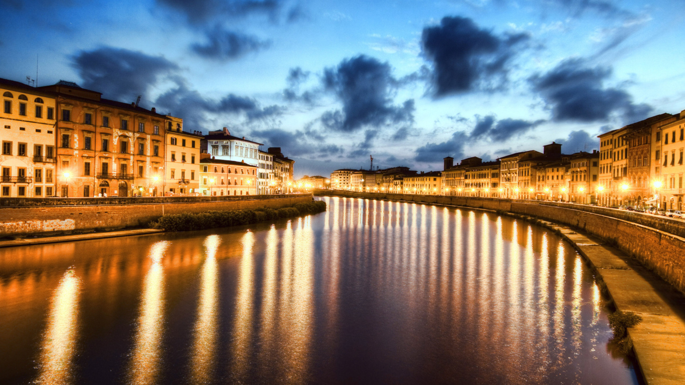 Ночные огни в Пизе, Италия