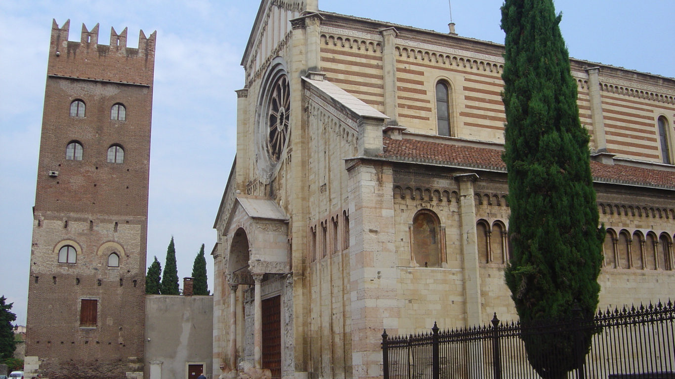 Старинный собор в Вероне, Италия