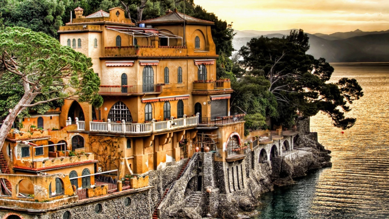 Старинный дом в Генуе, Италия