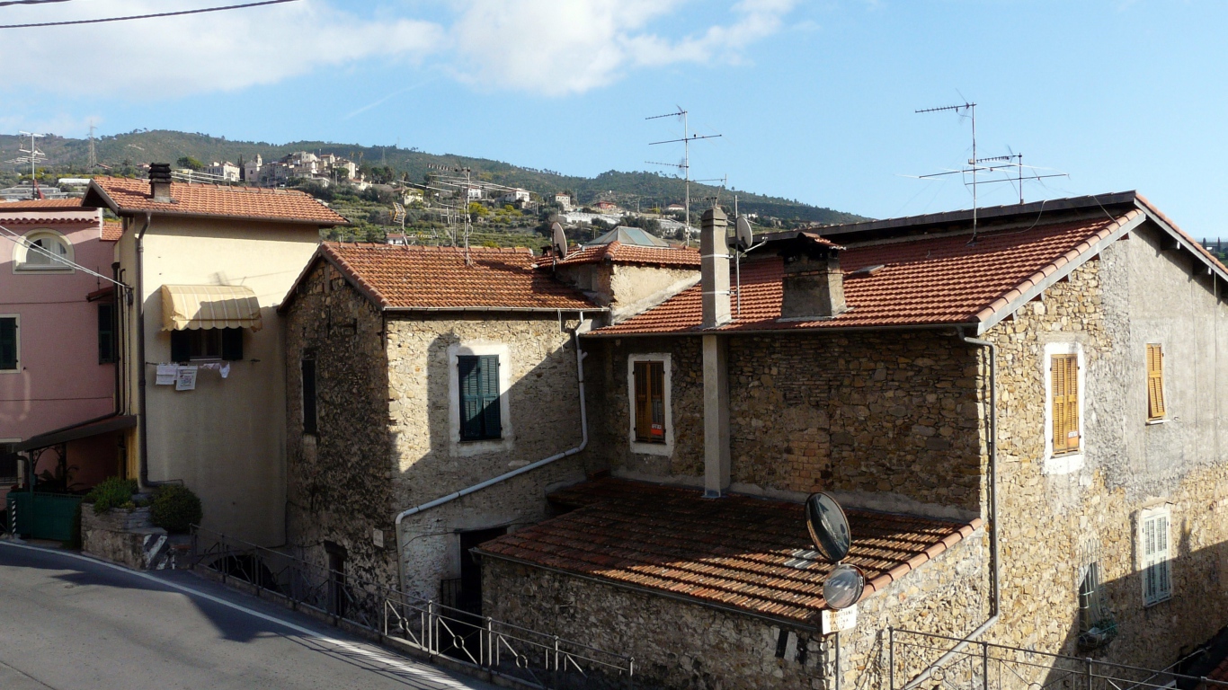 Старинные дома на курорте Бордигера, Италия