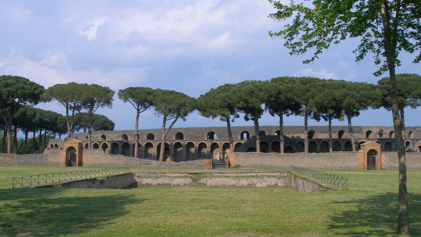 Парк среди развалин в Помпеях, Италия