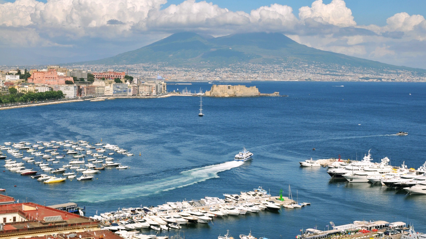 Порт в Неаполе, Италия